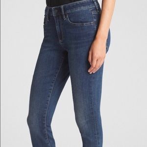 GAP Mid rise Curvy True Skinny Jeans